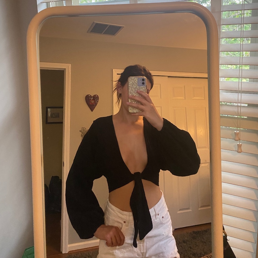 Black Long sleeve Tie Top - Picture 2 of 2